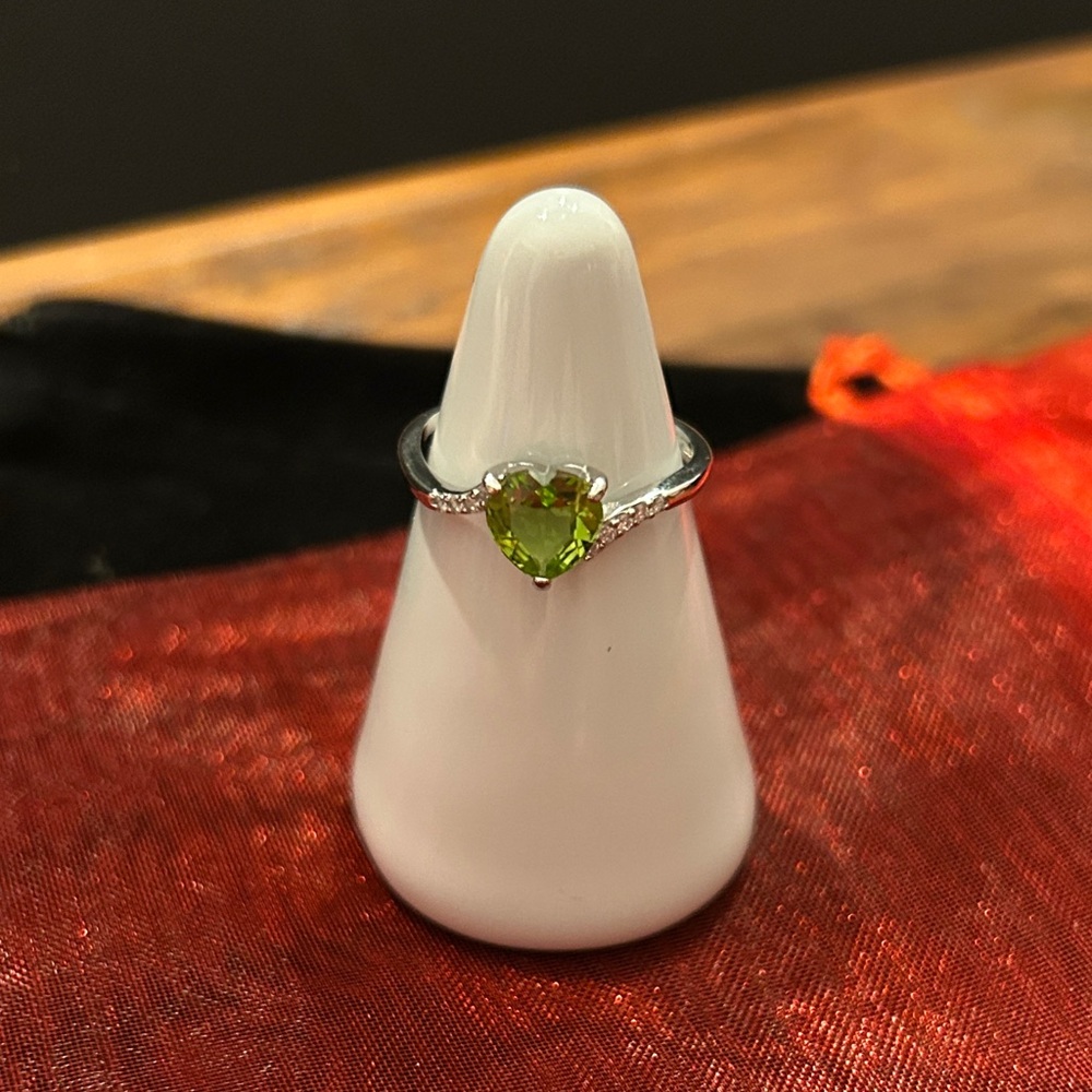 Sterling‎ Silver Heart-Shaped peridot adjustable size Ring